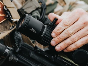 Arken EP-8 1-8x28 LPVO FFP Illuminated Reticle